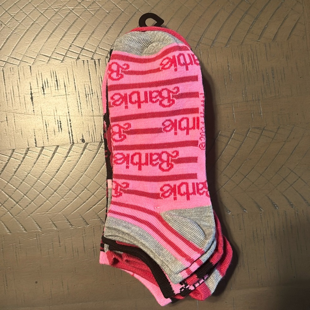 6 pairs of Barbie no show socks